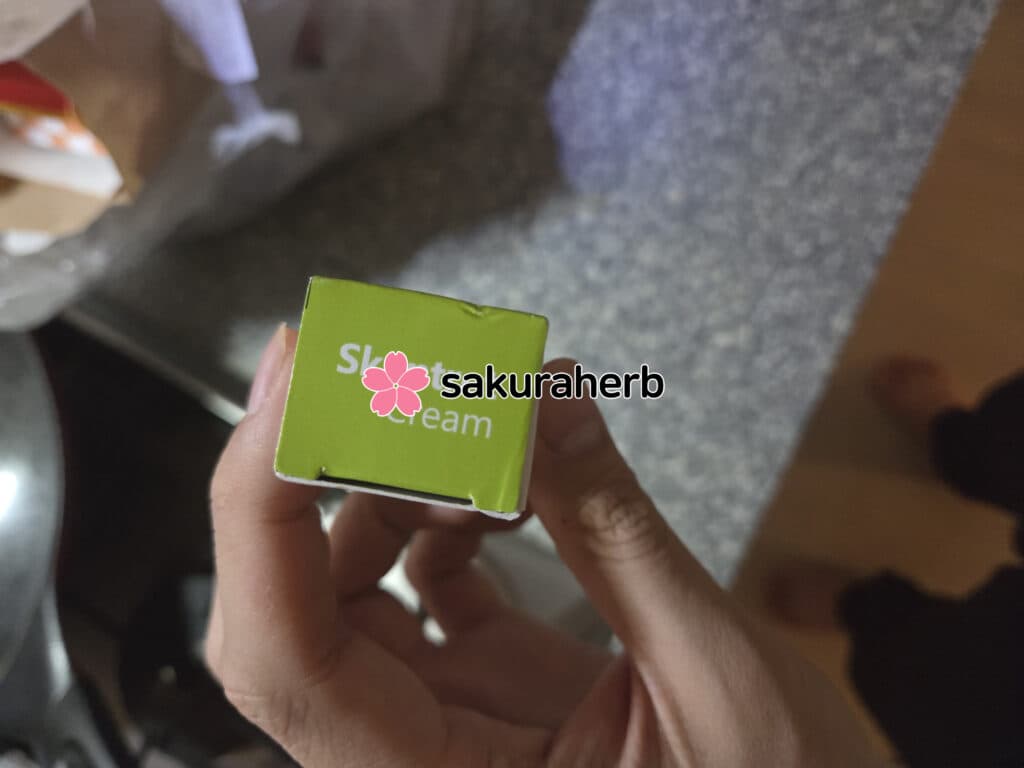 후기 - Skyntret 0.05% Cream